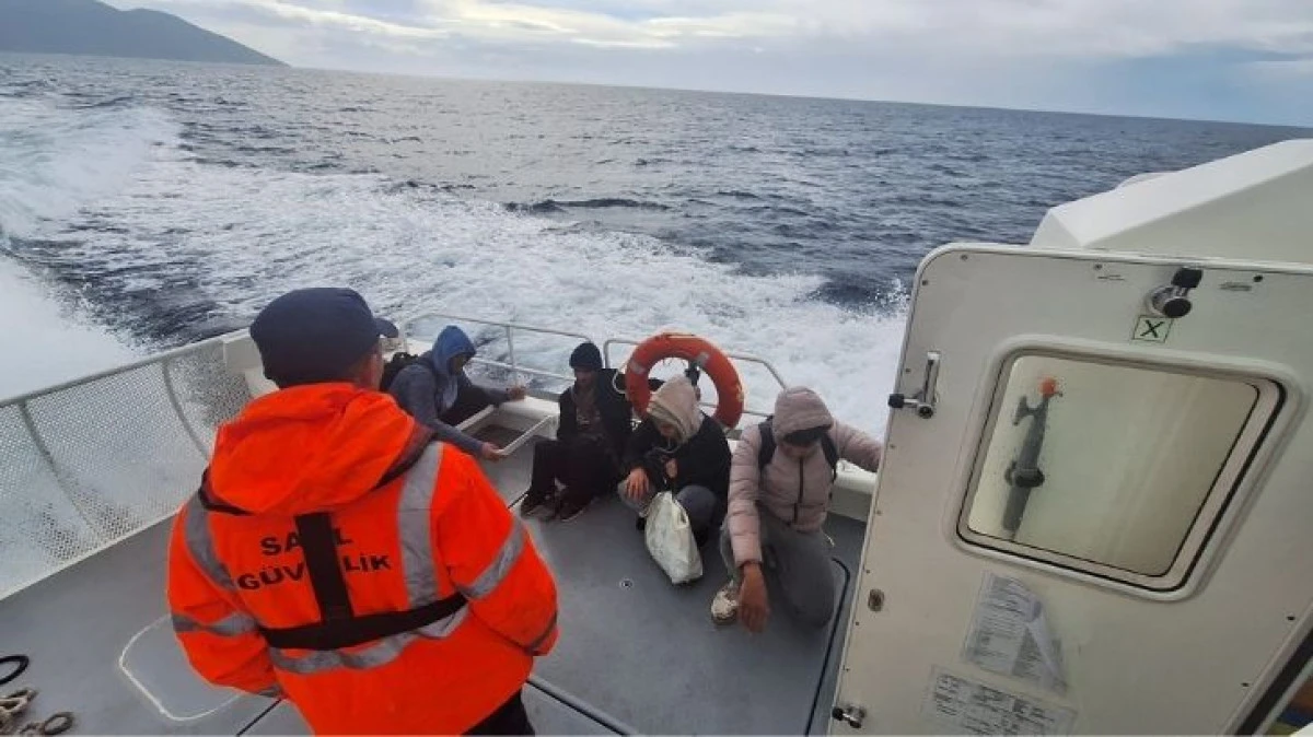 30 Göçmen Kurtarıldı, 4 Göçmen Yakalandı