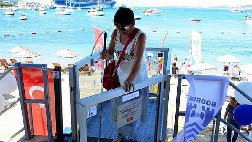 Bodrum'da görme engelliler yüzme parkuru açıldı