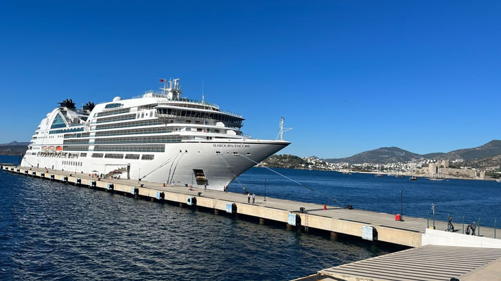 Bodrum’a sezonun son yolcu gemisi geldi