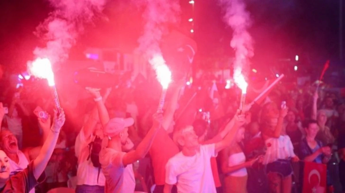Bodrum&rsquo;da Meydanlar Bayram Yerine D&ouml;nd&uuml;