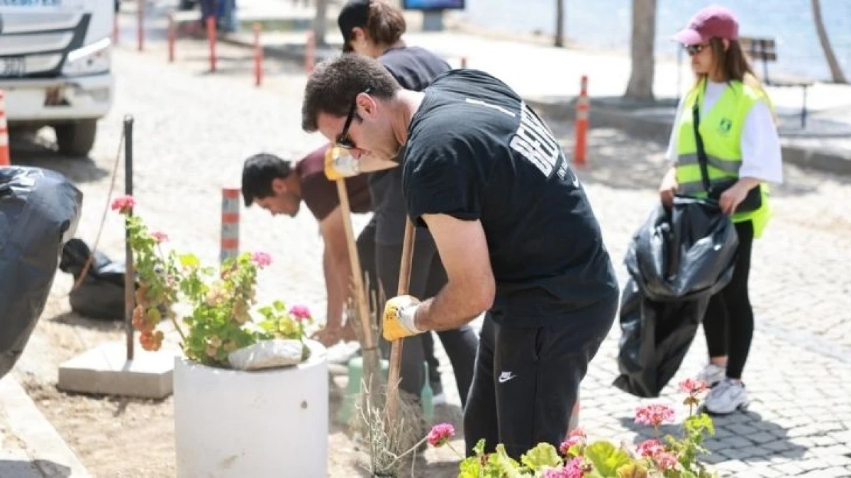 Bodrum&rsquo;da Temizlik Seferberliği: 1.500 Kişi Sahaya İndi