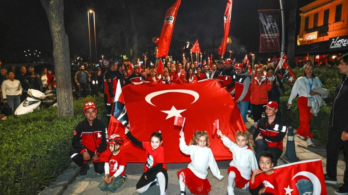 Bodrum&rsquo;da Yer G&ouml;k Kırmızı Beyaz
