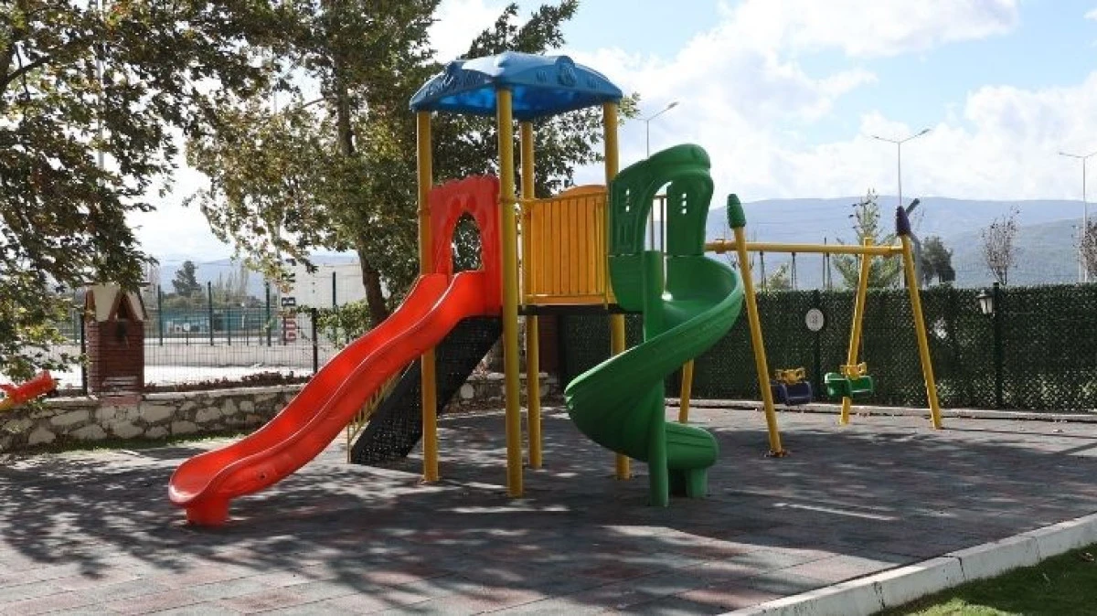 Büyükşehir’den Oyun Grubu ve Peyzaj Desteği