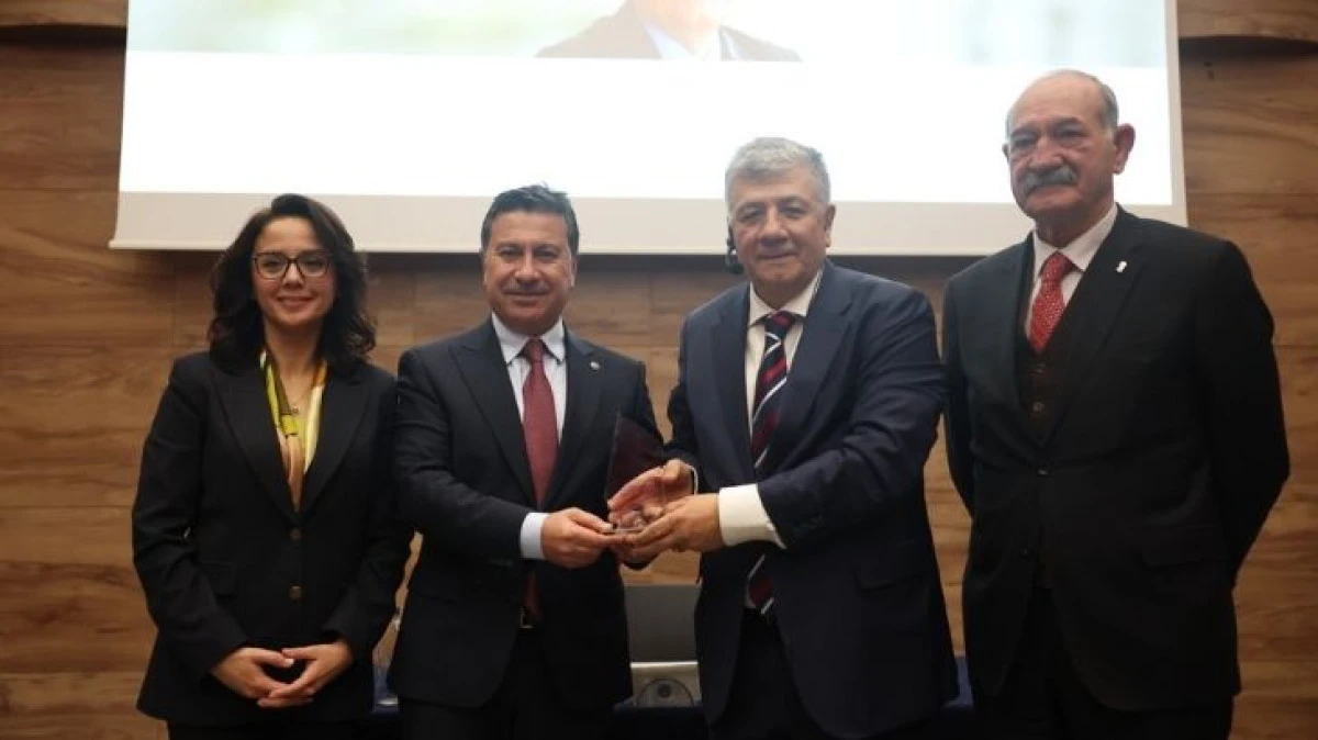 &ldquo;Demokrasiyi Birlikte Savunmak Zorundayız&rdquo;