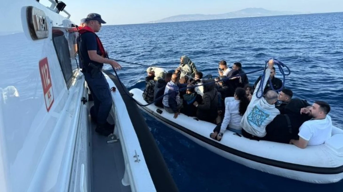 Denizin Ortasında 24 Kişi Yakalandı