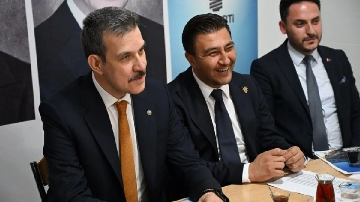 Esgin&rsquo;den AK Parti Bodrum Teşkilatına &Ouml;vg&uuml;