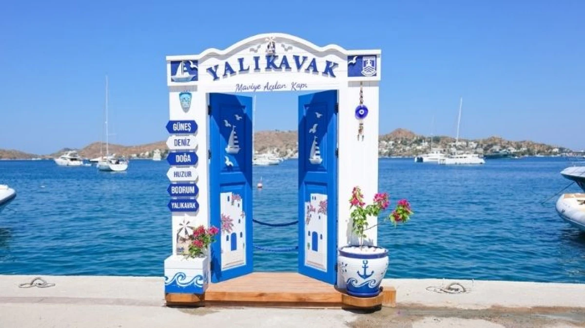 Maviye A&ccedil;ılan Kapı Bu Kez Yalıkavak&rsquo;ta
