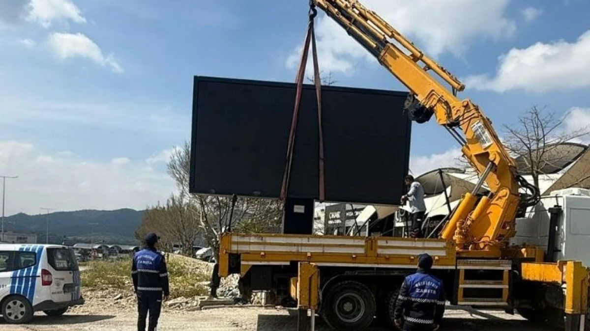 Muğla&rsquo;da A&ccedil;ık Hava Reklamlarına Neşter