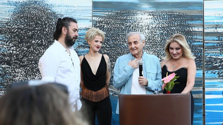 Ressam Devrim Erbil Bodrum'da sanatseverlerle buluştu