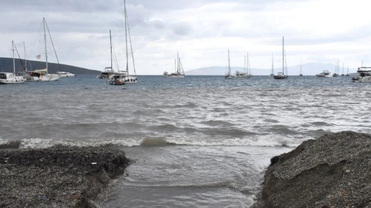 Sağanak Yağış, Denizin Rengini Değiştirdi